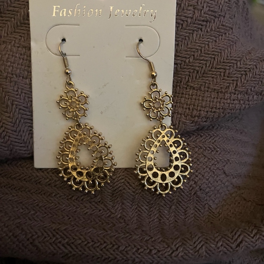 ❤️5 for $15Elegant Gold Dangle Earrings